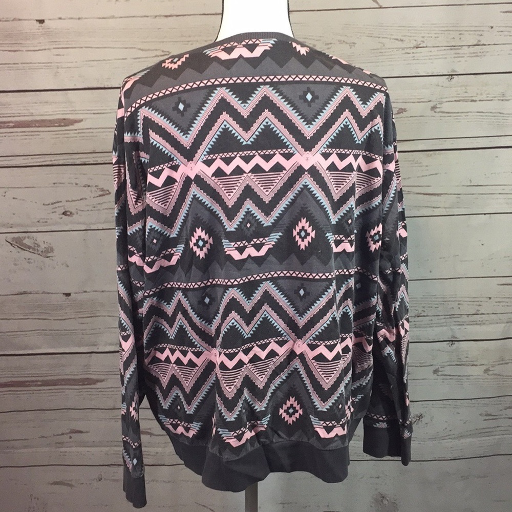 H & M Aztec print sweatshirt - Picture 3 of 5
